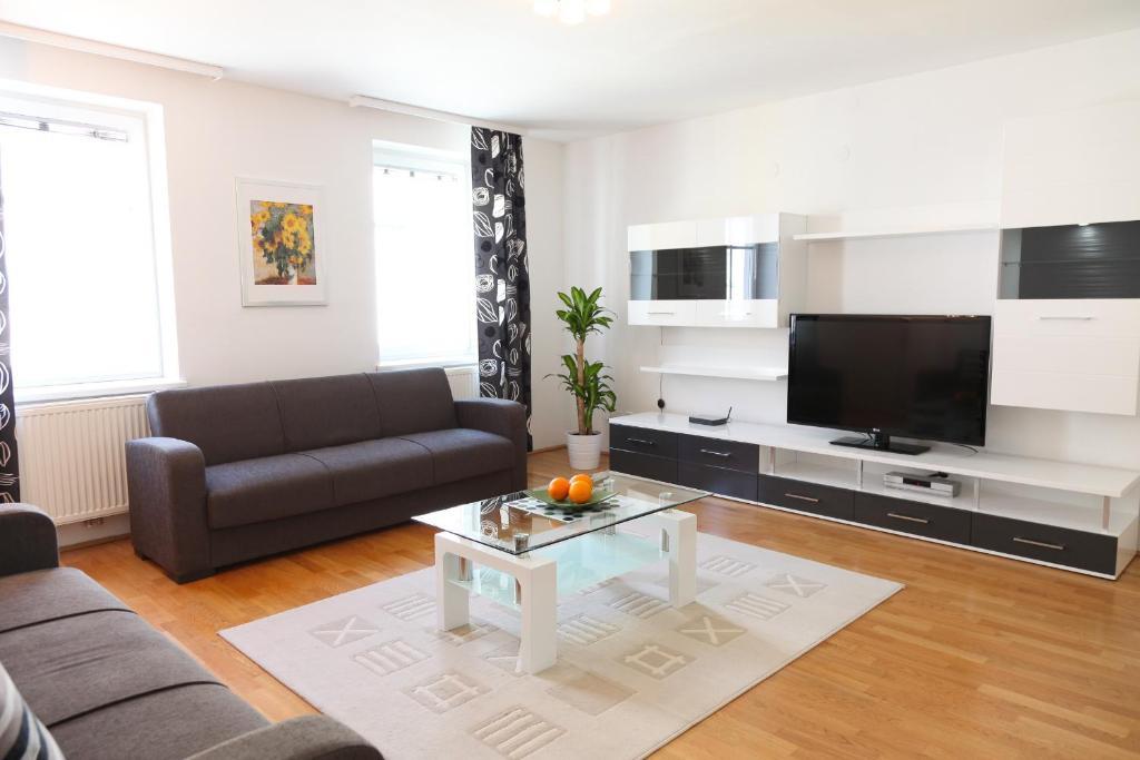 3 Rooms Sunny Apartments-Schoenbrunn, 100M2 With Balcony ウィーン 部屋 写真