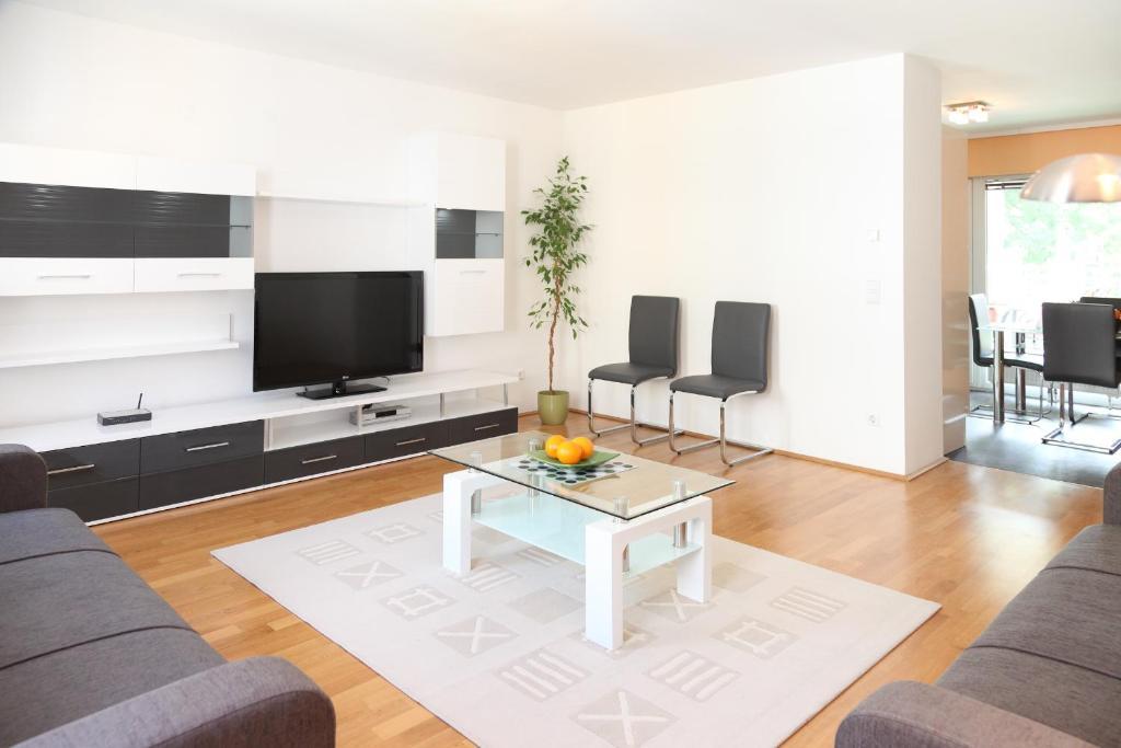3 Rooms Sunny Apartments-Schoenbrunn, 100M2 With Balcony ウィーン 部屋 写真