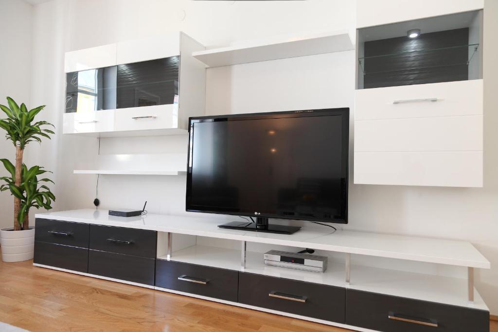 3 Rooms Sunny Apartments-Schoenbrunn, 100M2 With Balcony ウィーン 部屋 写真