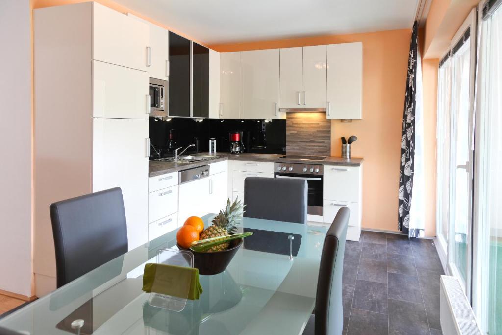 3 Rooms Sunny Apartments-Schoenbrunn, 100M2 With Balcony ウィーン 部屋 写真