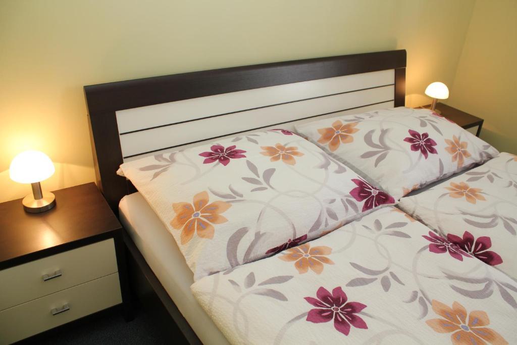 3 Rooms Sunny Apartments-Schoenbrunn, 100M2 With Balcony ウィーン 部屋 写真