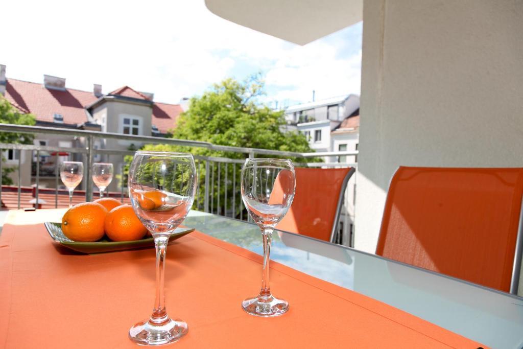 3 Rooms Sunny Apartments-Schoenbrunn, 100M2 With Balcony ウィーン 部屋 写真
